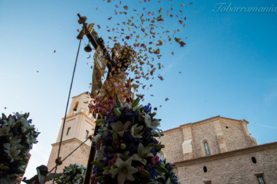 Cristo de la Antigua de Tobarra al paso por la Iglesia de la Asunición