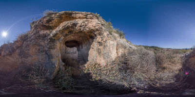Entrada a la cueva sur del eremitorio de Alborajico