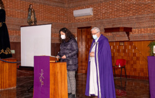 Lectura de la primera estacion del via crucis de la Procesión del Silencio 2021 en Tobarra Iglesia de San Roque