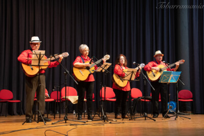 Actuacion del grupo Voces y Guitarras de Tobarra