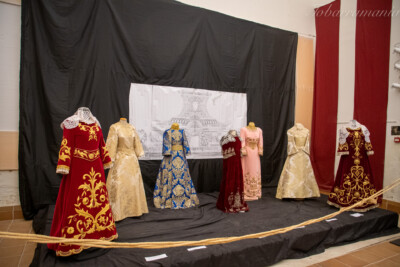 Vestidos de la Virgen de los Dolores de Tobarra. Exposición "Los Tesoros de la Virgen"