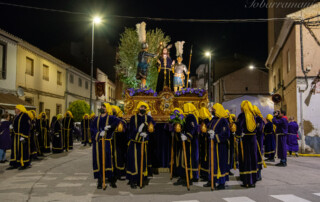 Trono y grupo escultórico del Prendimiento desfilando por el Paseo en Tobarra el miércoles santo de 2022. Semana Santa