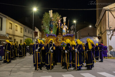 Trono y grupo escultórico del Prendimiento desfilando por el Paseo en Tobarra el miércoles santo de 2022. Semana Santa