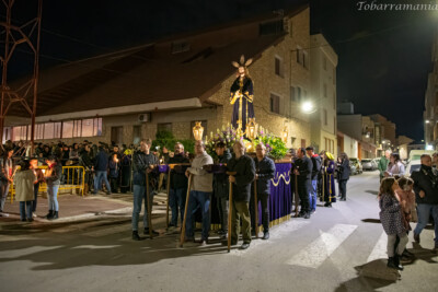 Trono del Señor del Prendimiento de Tobarra en la procesión del silencio 2023 a su paso por la Iglesia de San Roque
