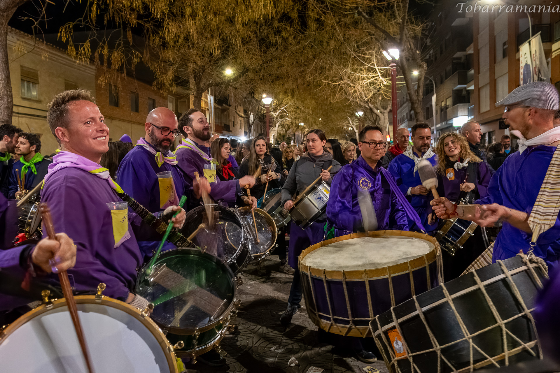 Tambores tocando en la Exaltación del tambor de Tobarra 2023