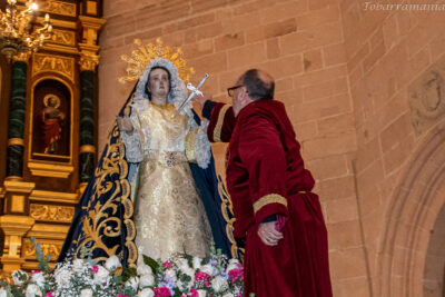 Retirada del Puñal de la Dolorosa el Domingo de Resurrección de 2024 en Tobarra, en el interior de la Iglesia de la Asunción, Semana Santa Tobarra
