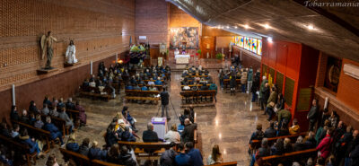 Iglesia de San Roque Tobarra durante el Besapiés a Jesús del Paso