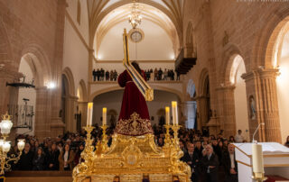 Trono e imagen de Nuestro Padre Jesús nazareno de Tobarra en la Iglesia de la Asunción el día de la presentación de su restauración.