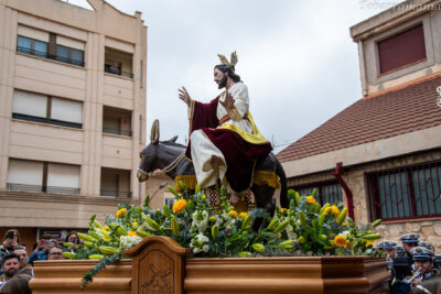 Imagen infantil de la entrada de Jesús en Jerusalén. Procesión Infantil de la Pasión en la Semana Santa de Tobarra 2025
