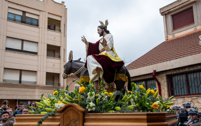 Imagen infantil de la entrada de Jesús en Jerusalén. Procesión Infantil de la Pasión en la Semana Santa de Tobarra 2025