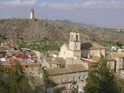 Tobarra, vista del Barrio de la Plaza Iglesia de la Asunción y Reloj